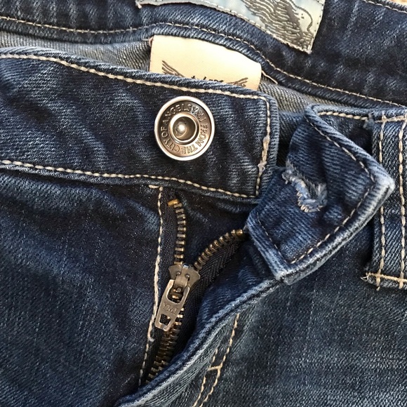 YMI City Of Angeles Denim Bermuda Shorts Size 7 Slight Distressing Long Length - Picture 10 of 13